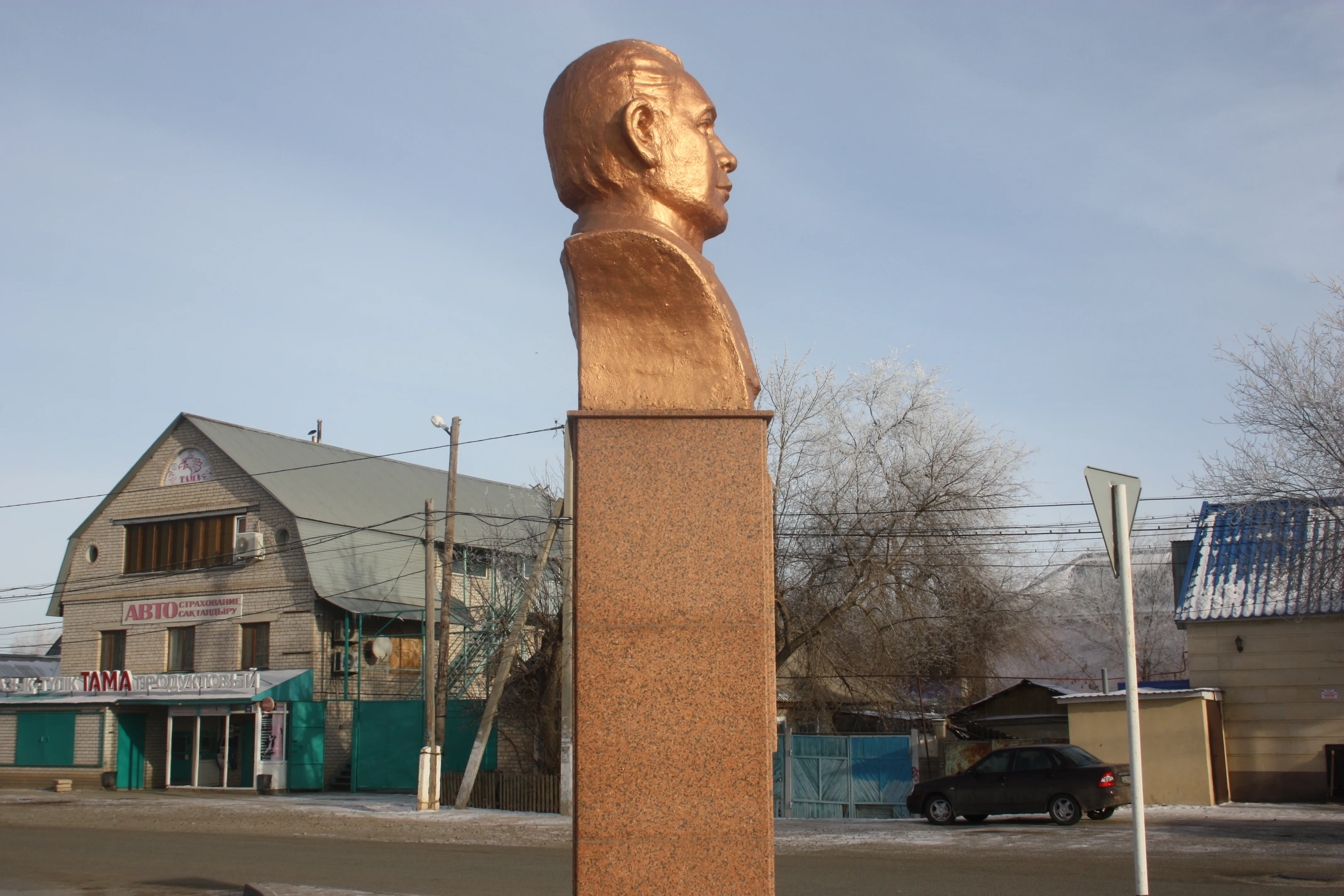 Ә. Смағұлов ескерткіш-мүсіні