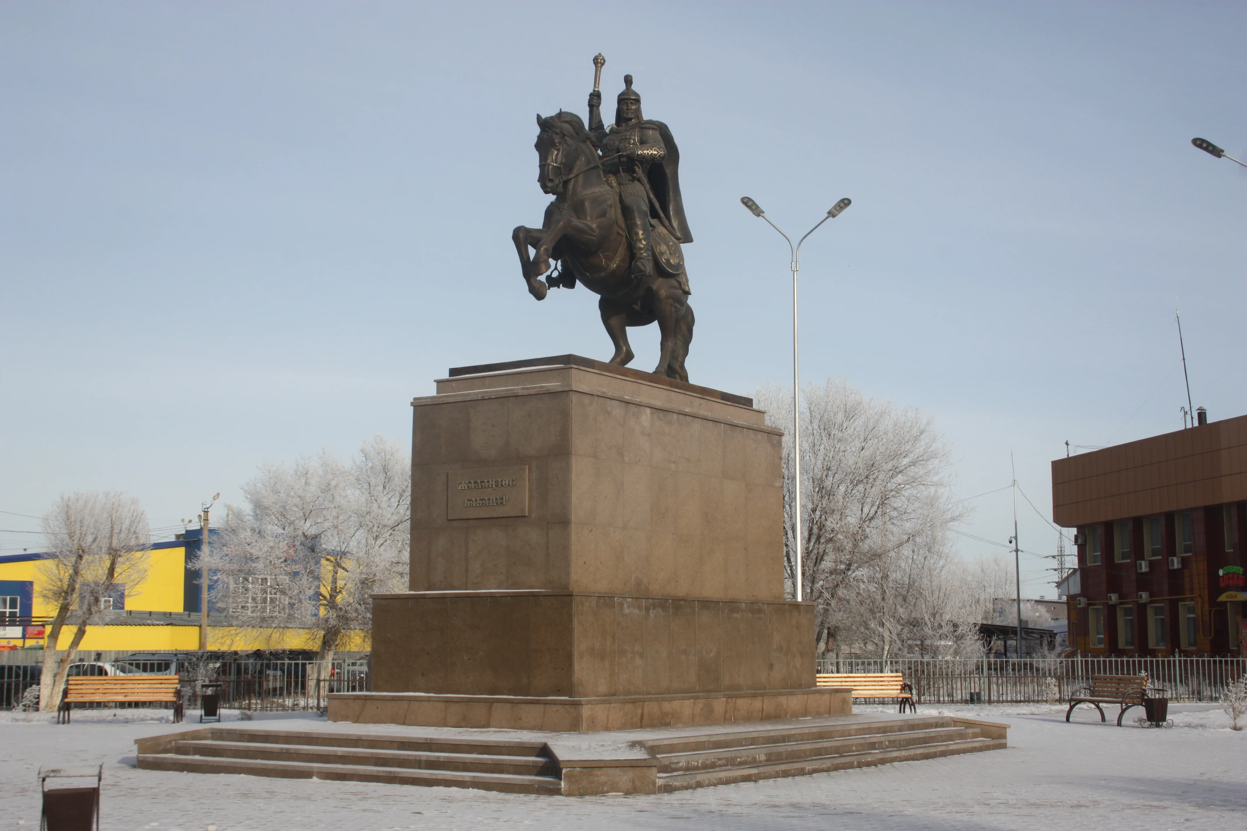 Жалаңтөс батыр ескерткіші