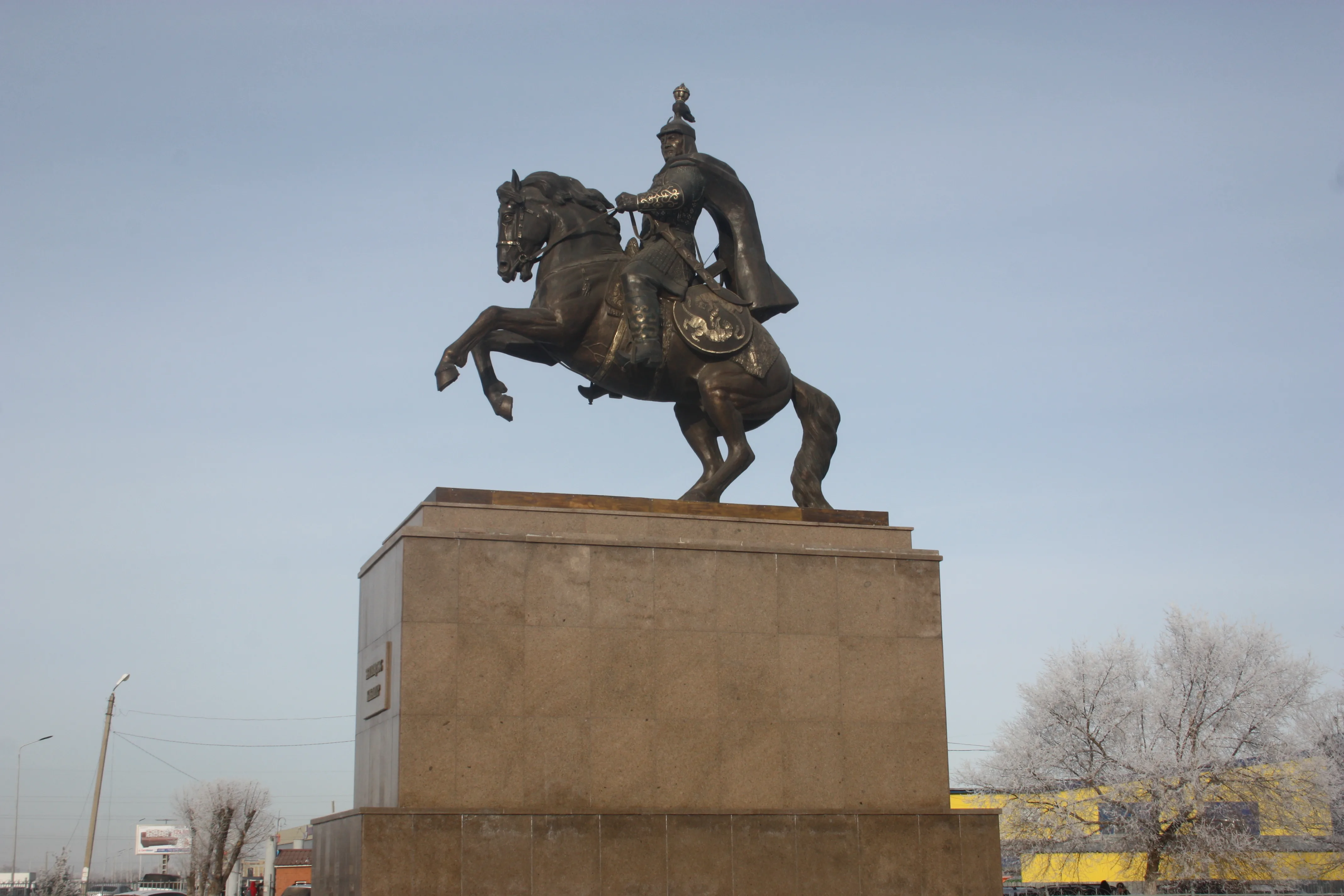 Жалаңтөс батыр ескерткіші