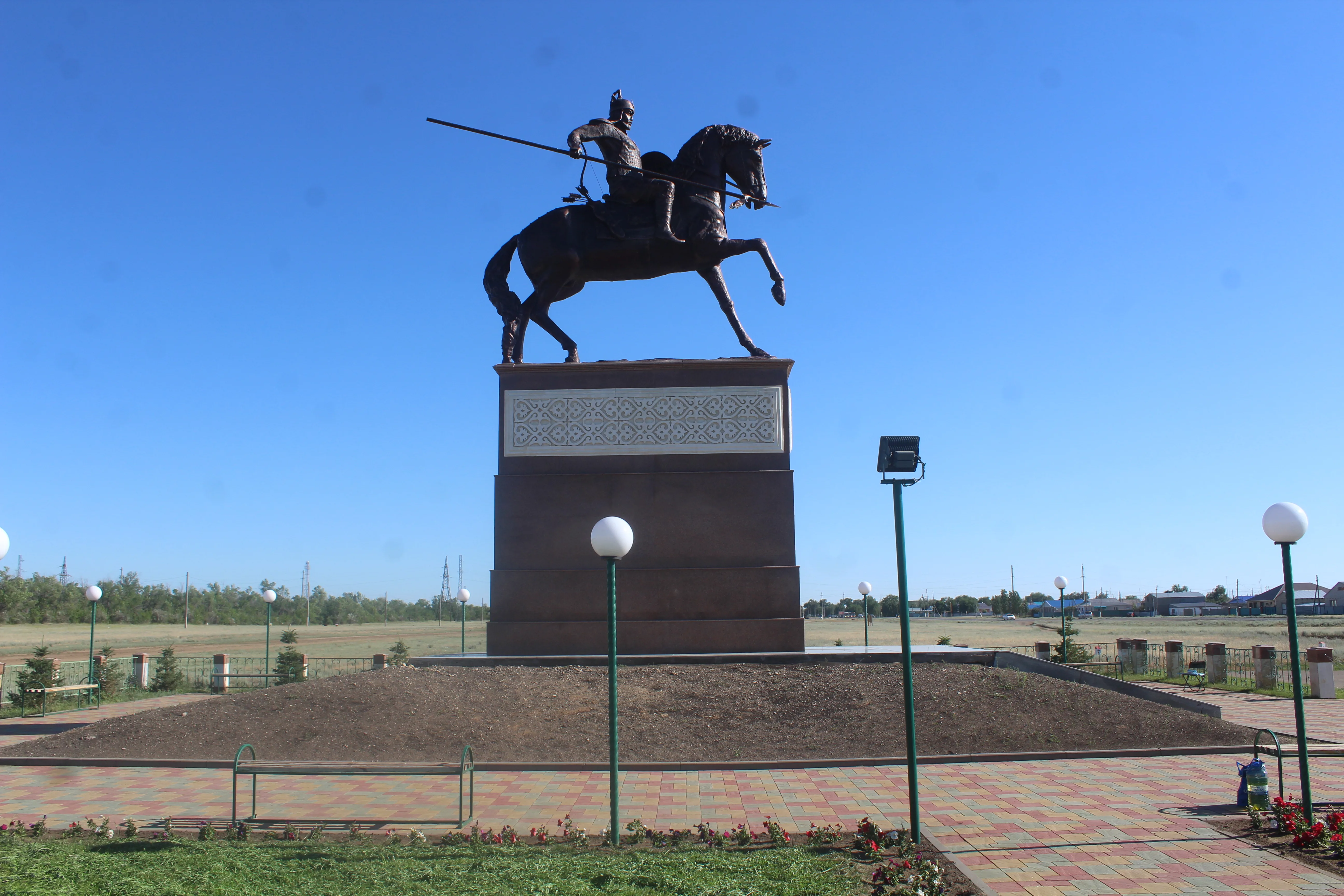 Есет батыр Көкіұлы ескерткіші